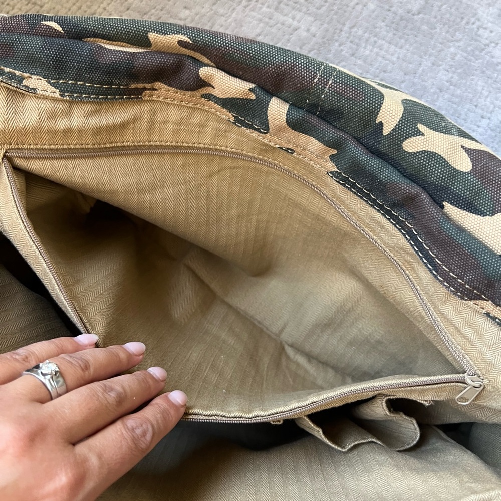 Relic Camouflage Messenger Bag - Picture 13 of 16